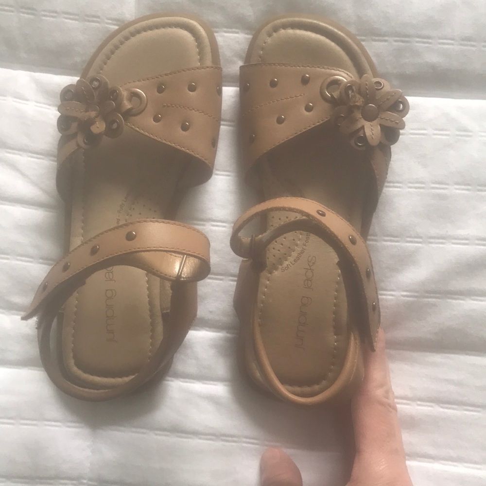 Girls sandals. Leather lined